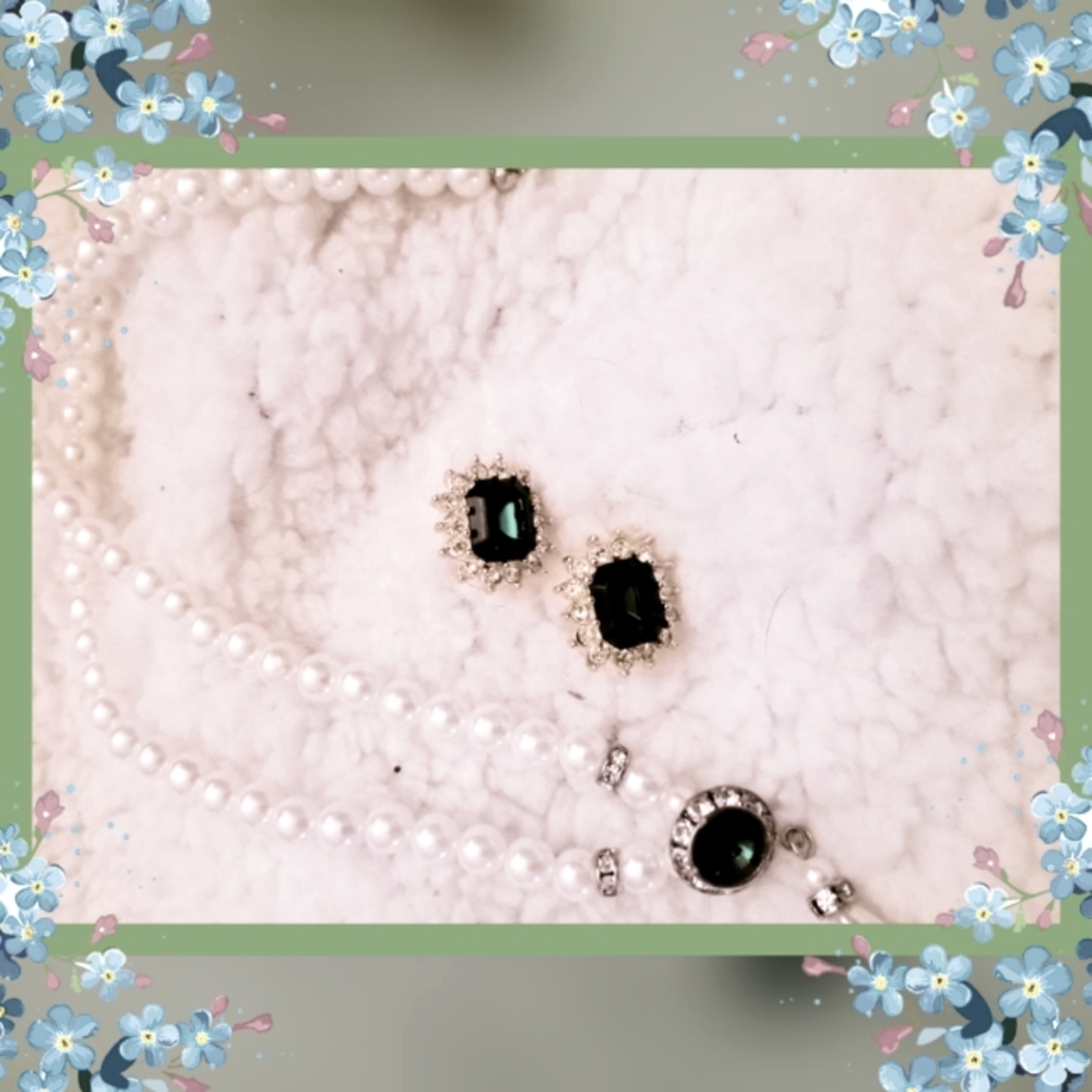 Pearl and Emeril Necklace earrings set